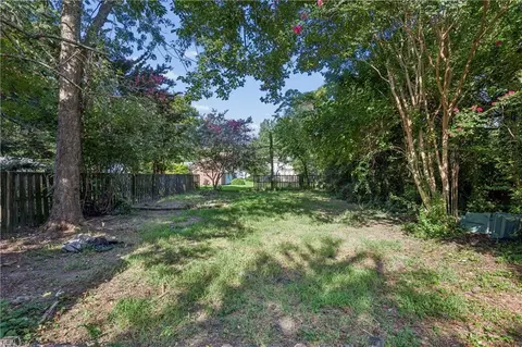 Exterior - 131 Shenandoah Rd, Hampton, VA 23661 photo 8 of 12