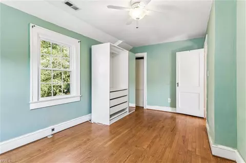 Bedroom - 131 Shenandoah Rd, Hampton, VA 23661 photo 4 of 9