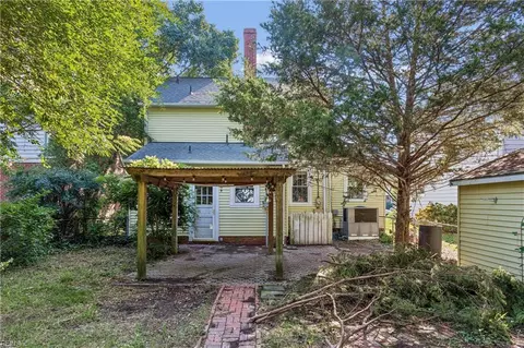 Exterior - 131 Shenandoah Rd, Hampton, VA 23661 photo 7 of 12