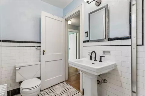 Bath - 131 Shenandoah Rd, Hampton, VA 23661 photo 4 of 4