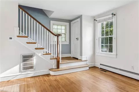 Living - 131 Shenandoah Rd, Hampton, VA 23661 photo 7 of 8