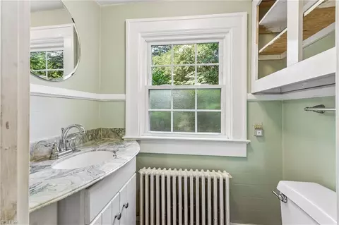 Bath - 131 Shenandoah Rd, Hampton, VA 23661 photo 1 of 4