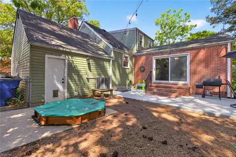Exterior - 8814 Commodore Dr, Norfolk, VA 23503 photo 10 of 10