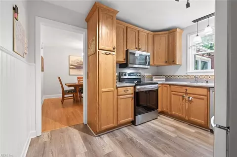 Kitchen - 8814 Commodore Dr, Norfolk, VA 23503 photo 4 of 4