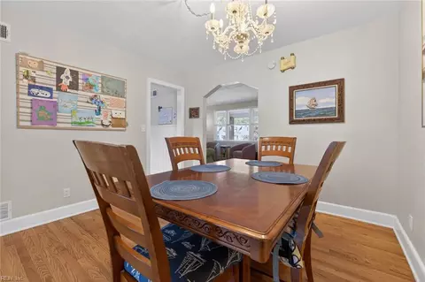 Dining - 8814 Commodore Dr, Norfolk, VA 23503 photo 3 of 3