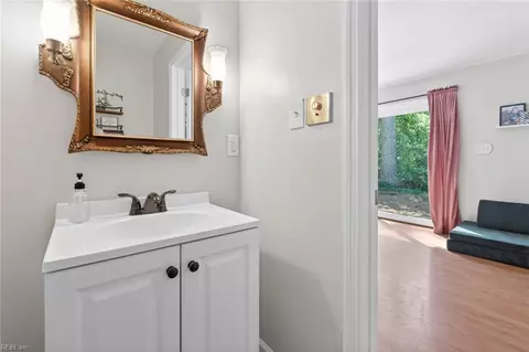 Bath - 8814 Commodore Dr, Norfolk, VA 23503 photo 5 of 7