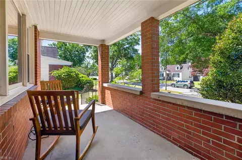 Exterior - 8814 Commodore Dr, Norfolk, VA 23503 photo 6 of 10