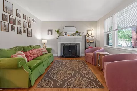 Living - 8814 Commodore Dr, Norfolk, VA 23503 photo 1 of 4