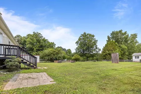 Exterior - 402 E Main St, Wakefield, VA 23888 photo 2 of 3