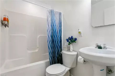 Bath - 650 Grimes Rd, Hampton, VA 23663 photo 1 of 1