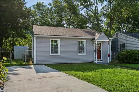 Exterior - 650 Grimes Rd, Hampton, VA 23663 photo 2 of 5