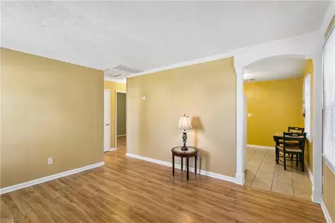 Living - 650 Grimes Rd, Hampton, VA 23663 photo 2 of 3