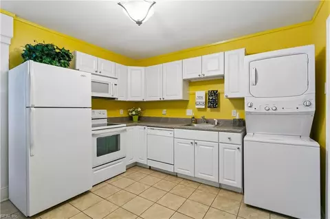 Kitchen - 650 Grimes Rd, Hampton, VA 23663 photo 2 of 3
