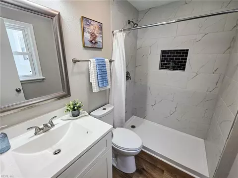 Bath - 1425 Sunset Dr, Norfolk, VA 23503 photo 2 of 4