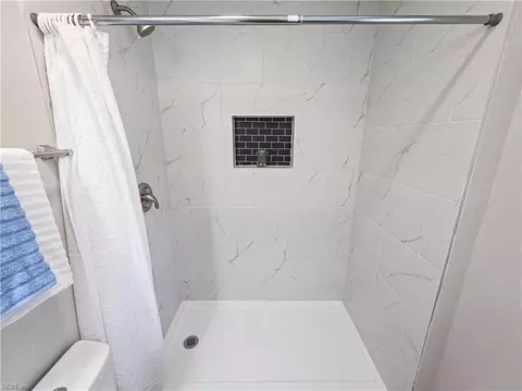Bath - 1425 Sunset Dr, Norfolk, VA 23503 photo 3 of 4