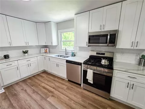 Kitchen - 1425 Sunset Dr, Norfolk, VA 23503 photo 3 of 4