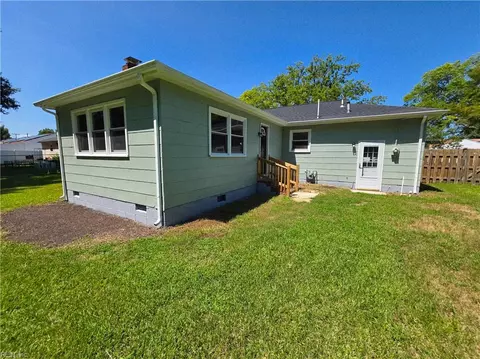 Exterior - 1425 Sunset Dr, Norfolk, VA 23503 photo 5 of 6