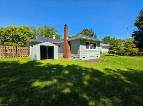 Exterior - 1425 Sunset Dr, Norfolk, VA 23503 photo 3 of 6