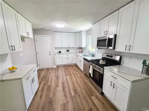 Kitchen - 1425 Sunset Dr, Norfolk, VA 23503 photo 2 of 4