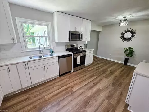 Kitchen - 1425 Sunset Dr, Norfolk, VA 23503 photo 4 of 4