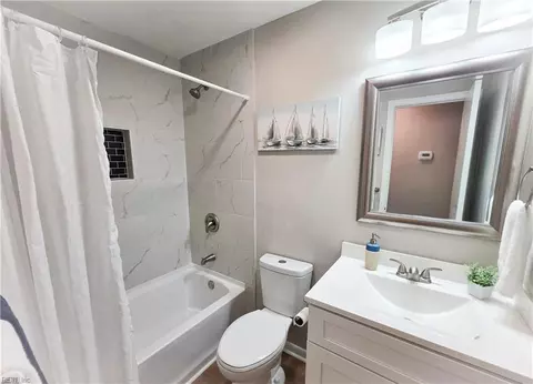 Bath - 1425 Sunset Dr, Norfolk, VA 23503 photo 4 of 4