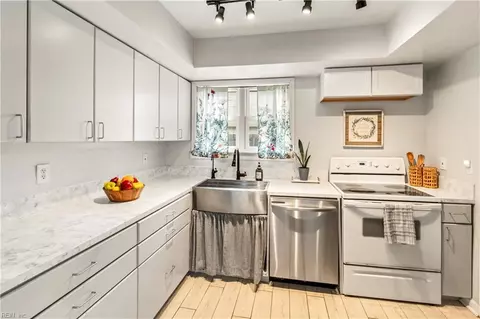 3544 Faraday Ln, Virginia Beach, VA 23452