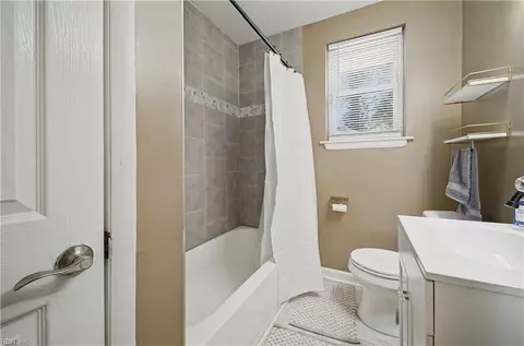Bath - 3532 Evangeline St, Norfolk, VA 23502 photo 5 of 6