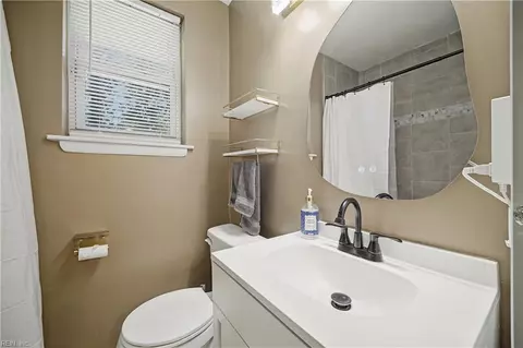 Bath - 3532 Evangeline St, Norfolk, VA 23502 photo 4 of 6
