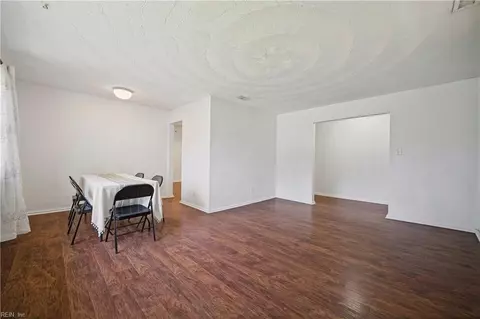 Living - 3532 Evangeline St, Norfolk, VA 23502 photo 3 of 4