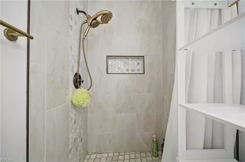 Bath - 3532 Evangeline St, Norfolk, VA 23502 photo 3 of 6