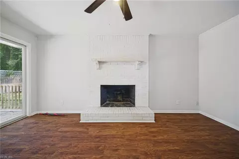 Living - 3532 Evangeline St, Norfolk, VA 23502 photo 1 of 4