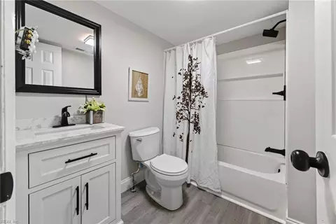 Bath - 421 Jackson St, Suffolk, VA 23434 photo 1 of 1