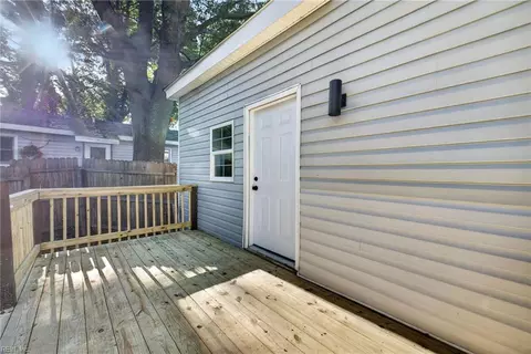 Exterior - 421 Jackson St, Suffolk, VA 23434 photo 3 of 4