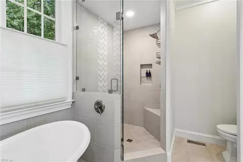 Bath - 2941 Barrets Pointe Rd, Williamsburg, VA 23185 photo 4 of 5