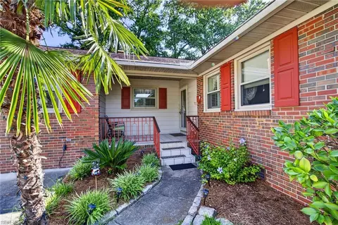 4704 Hunters Point Dr, Portsmouth, VA 23703
