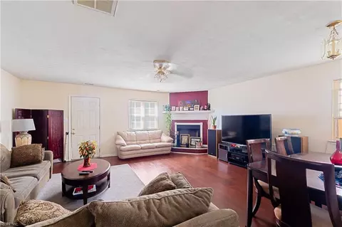 Living - 969 Avenue E, Norfolk, VA 23513 photo 1 of 4