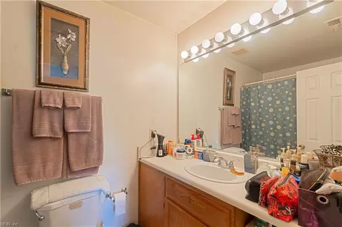 Bath - 969 Avenue E, Norfolk, VA 23513 photo 2 of 3
