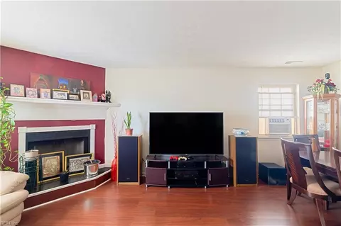 Living - 969 Avenue E, Norfolk, VA 23513 photo 3 of 4
