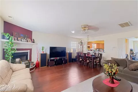 Living - 969 Avenue E, Norfolk, VA 23513 photo 2 of 4