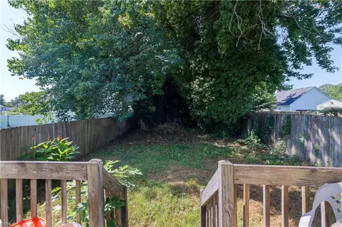 Exterior - 969 Avenue E, Norfolk, VA 23513 photo 3 of 4