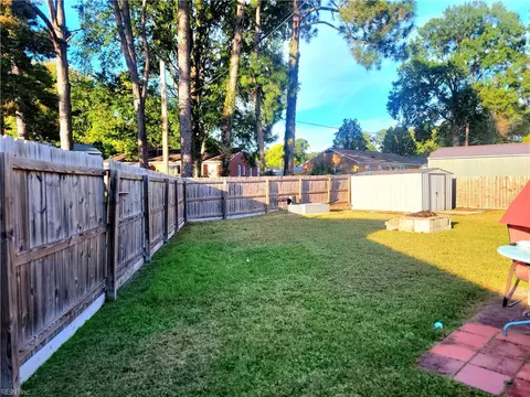 Exterior - 311 Hercules Dr, Hampton, VA 23669 photo 2 of 4