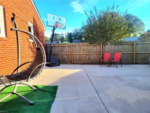 Exterior - 311 Hercules Dr, Hampton, VA 23669 photo 3 of 4