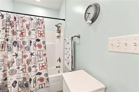 Bath - 214 S 2nd St #C, Hampton, VA 23664 photo 4 of 4