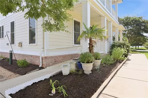 Exterior - 214 S 2nd St #C, Hampton, VA 23664 photo 4 of 7