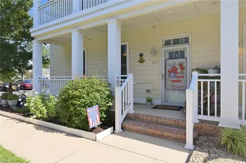 Exterior - 214 S 2nd St #C, Hampton, VA 23664 photo 2 of 7