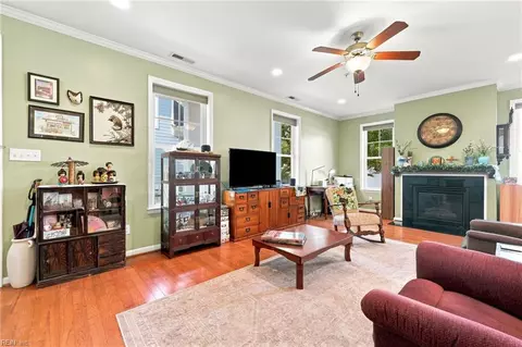 Living - 214 S 2nd St #C, Hampton, VA 23664 photo 2 of 2