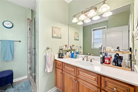 Bath - 214 S 2nd St #C, Hampton, VA 23664 photo 1 of 4