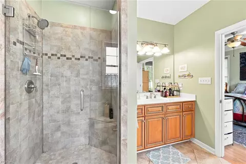 Bath - 214 S 2nd St #C, Hampton, VA 23664 photo 2 of 4