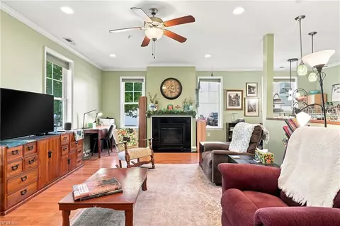 Living - 214 S 2nd St #C, Hampton, VA 23664 photo 1 of 2