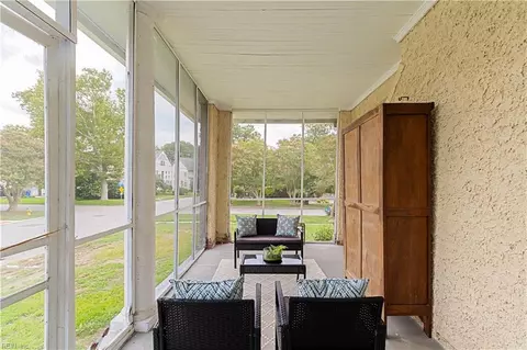 Exterior - 268 E 40th St, Norfolk, VA 23504 photo 5 of 9